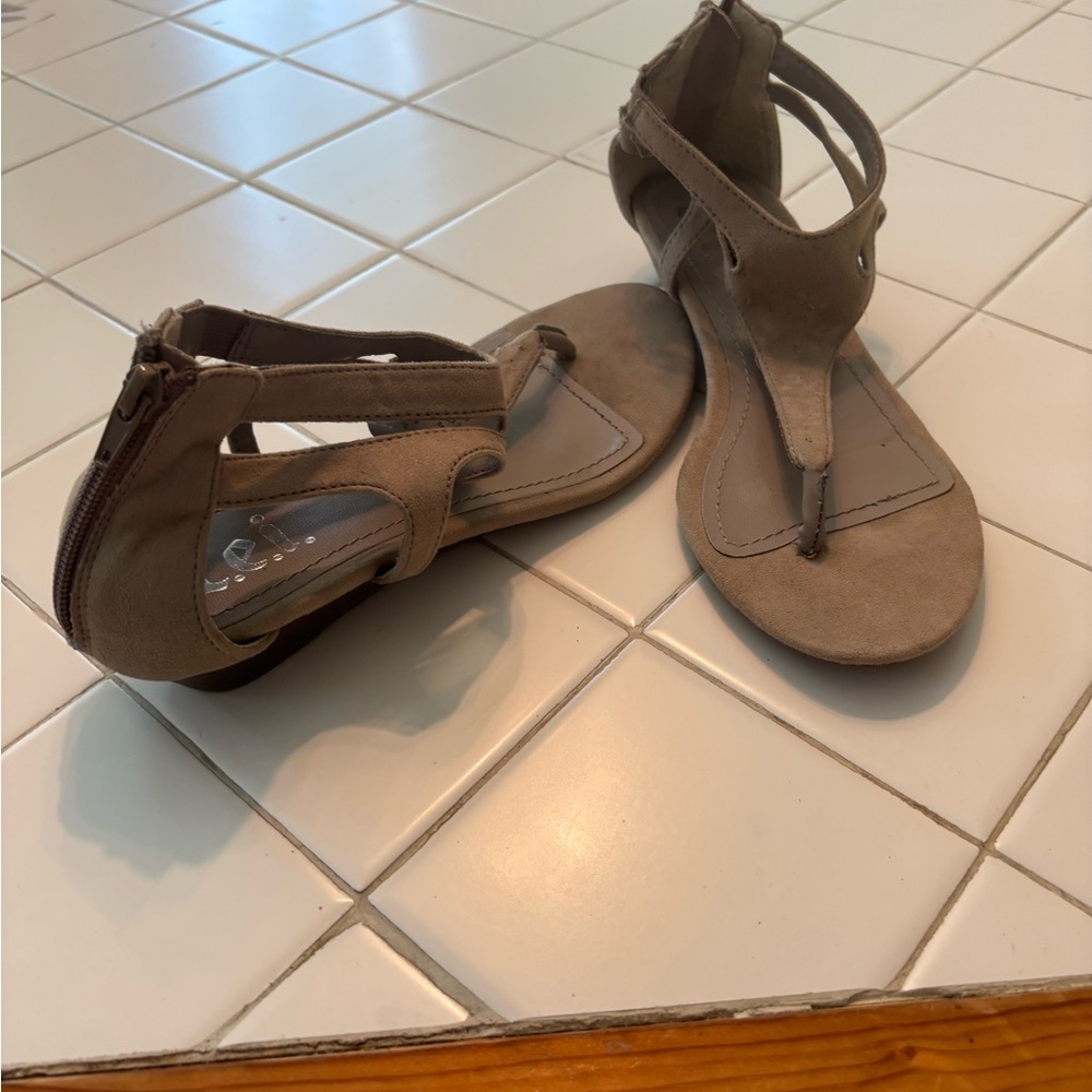 LEI Women's Wedge Sandals cozy size 7 shoes formal school work thong beach taupe